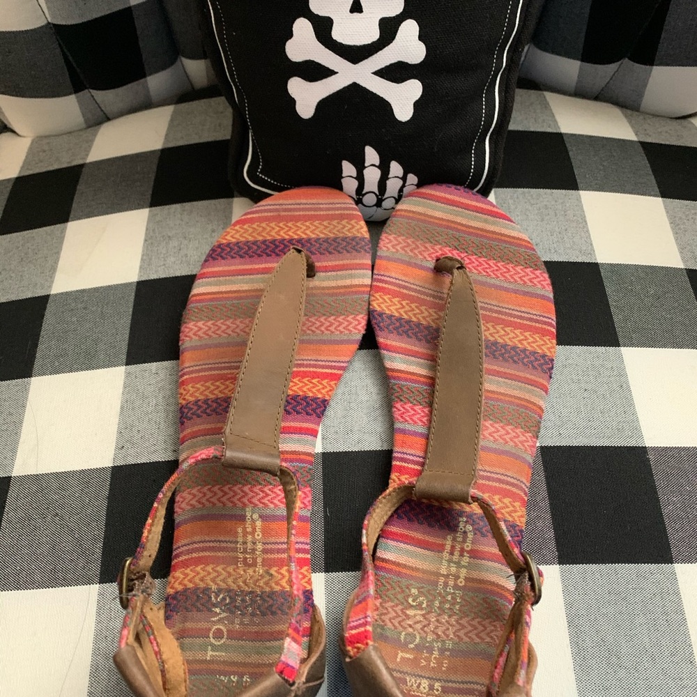 TOMS - Picture 5 of 5
